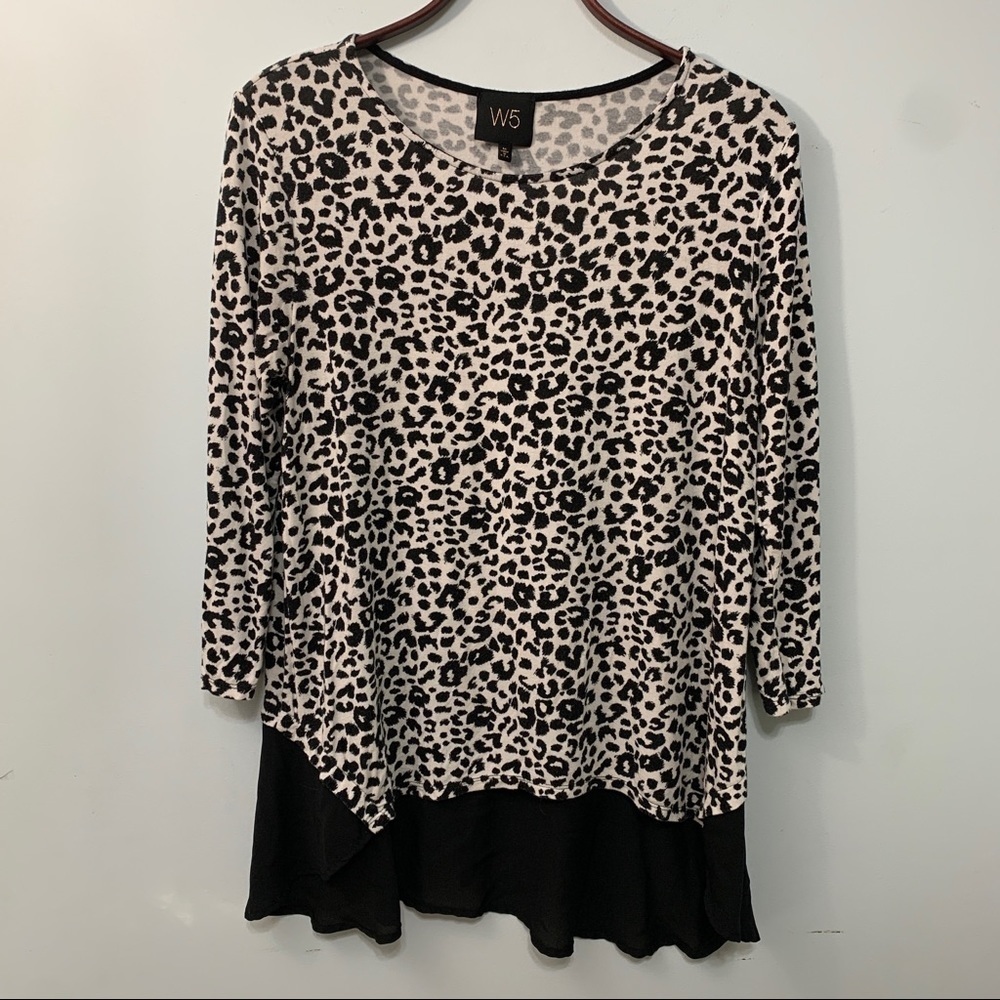 W5 Anthropologie | Cheetah Black White Hi Lo Long Sleeve Crewneck Pullover Top M